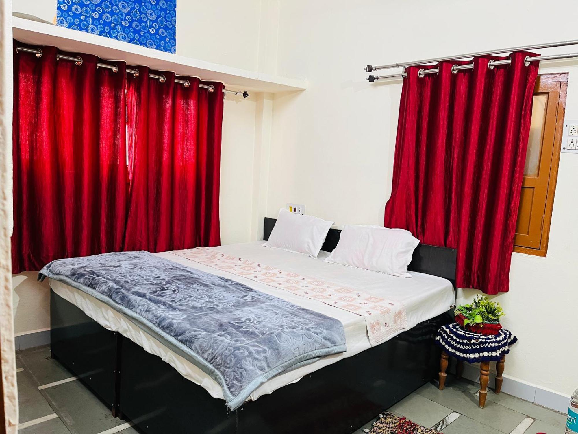 Tiwari G Home Stay Ujjain Exterior photo